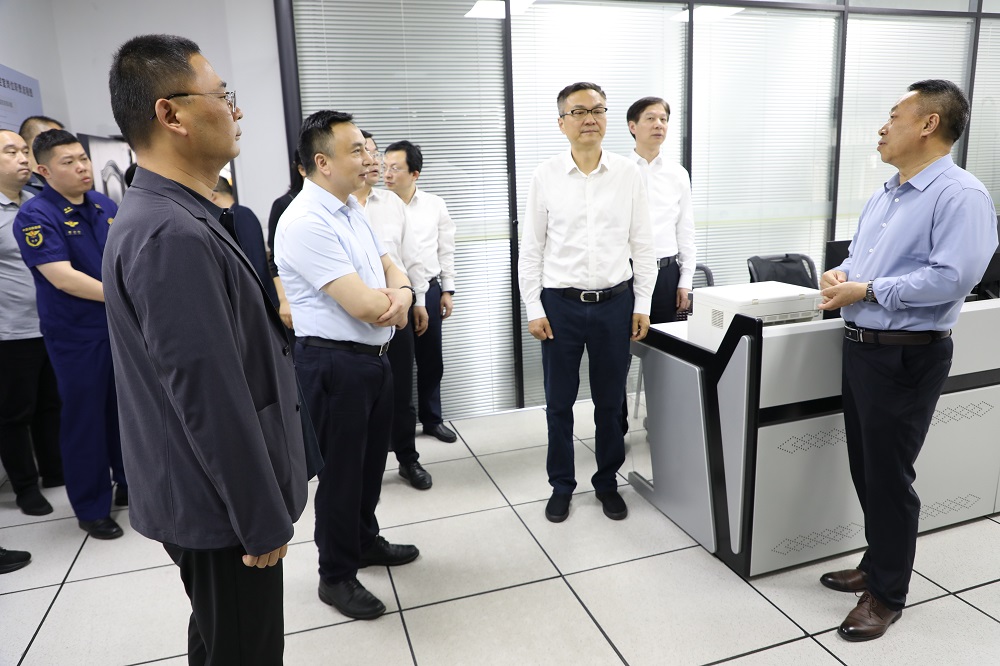 滨湖区委领导莅临我校指导校园安全工作