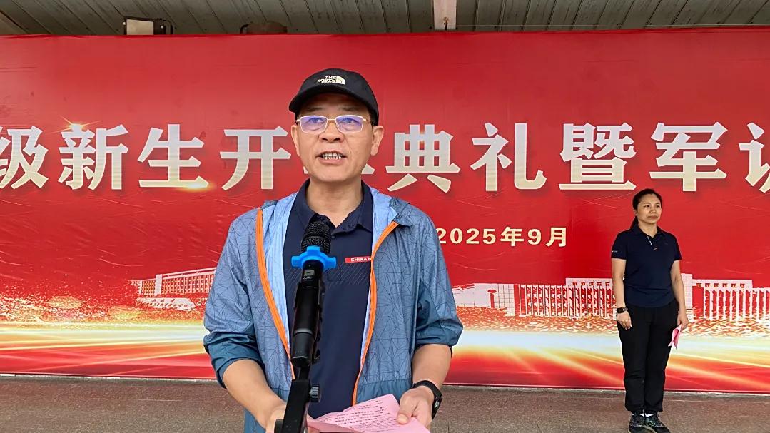 学校2025级新生徒步拉练活动圆满完成