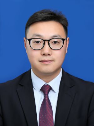 基础教学部副主任吉勇