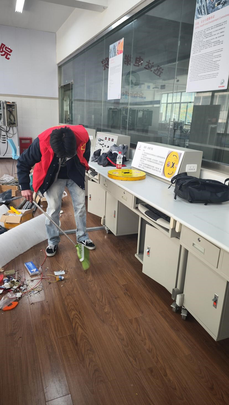 学雷锋,争做热心新青年