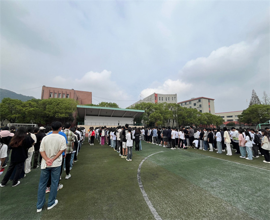 七十五载逢盛世,同心共筑谱华章-记交校学子的“国庆时刻”