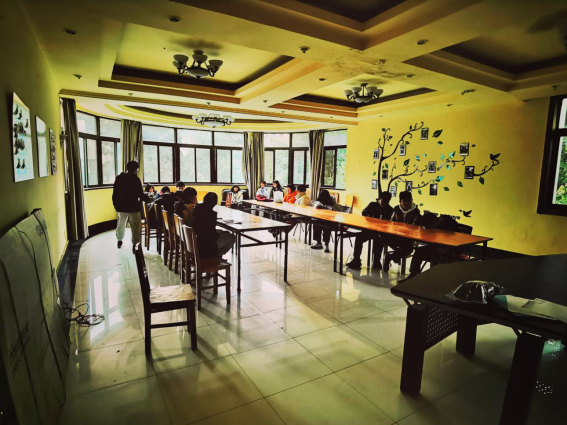 开云手机客户端心理健康协会开展“盲人排队”朋辈团辅活动