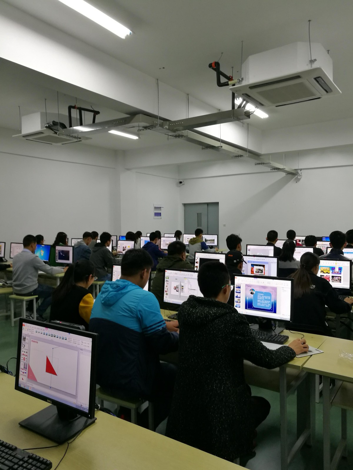 我校承办的江苏联合职业技术学院首届PPT大赛获得圆满成功