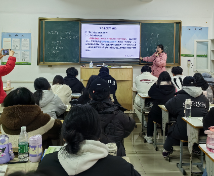 物流管理学院青年教师张凯丽开设公开课