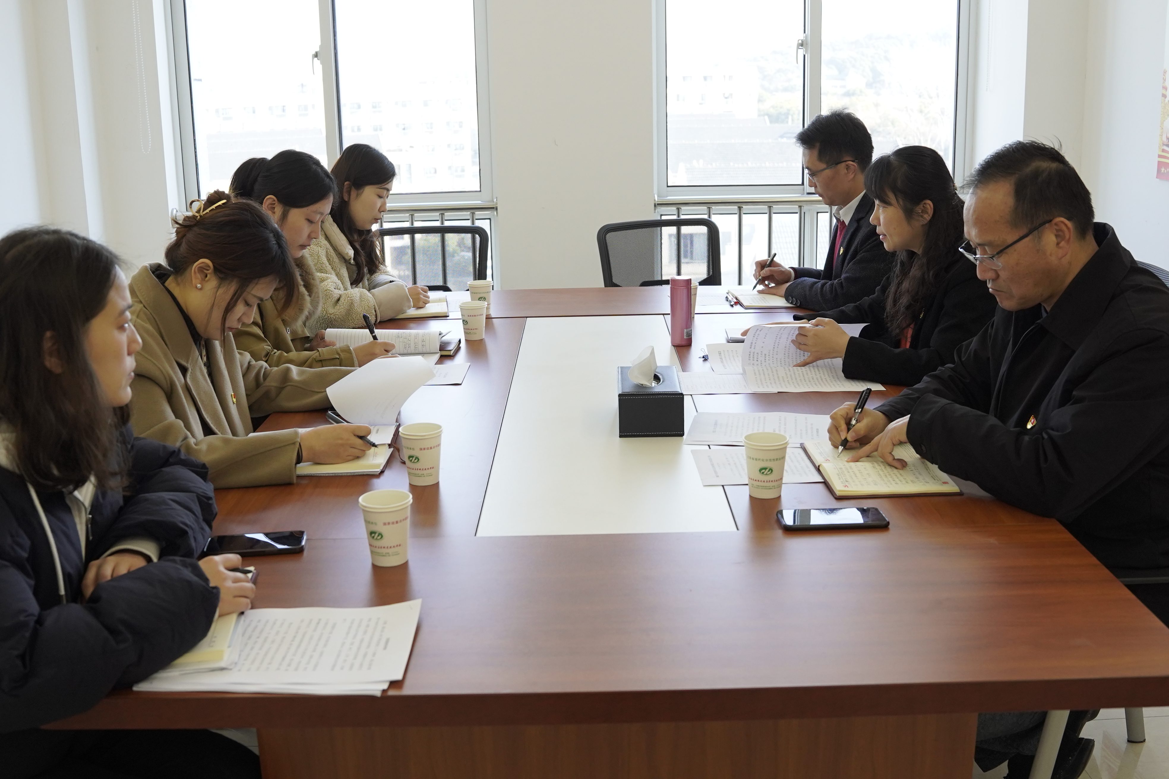 组织人事处党支部召开2022年度组织生活会和开展民主评议党员