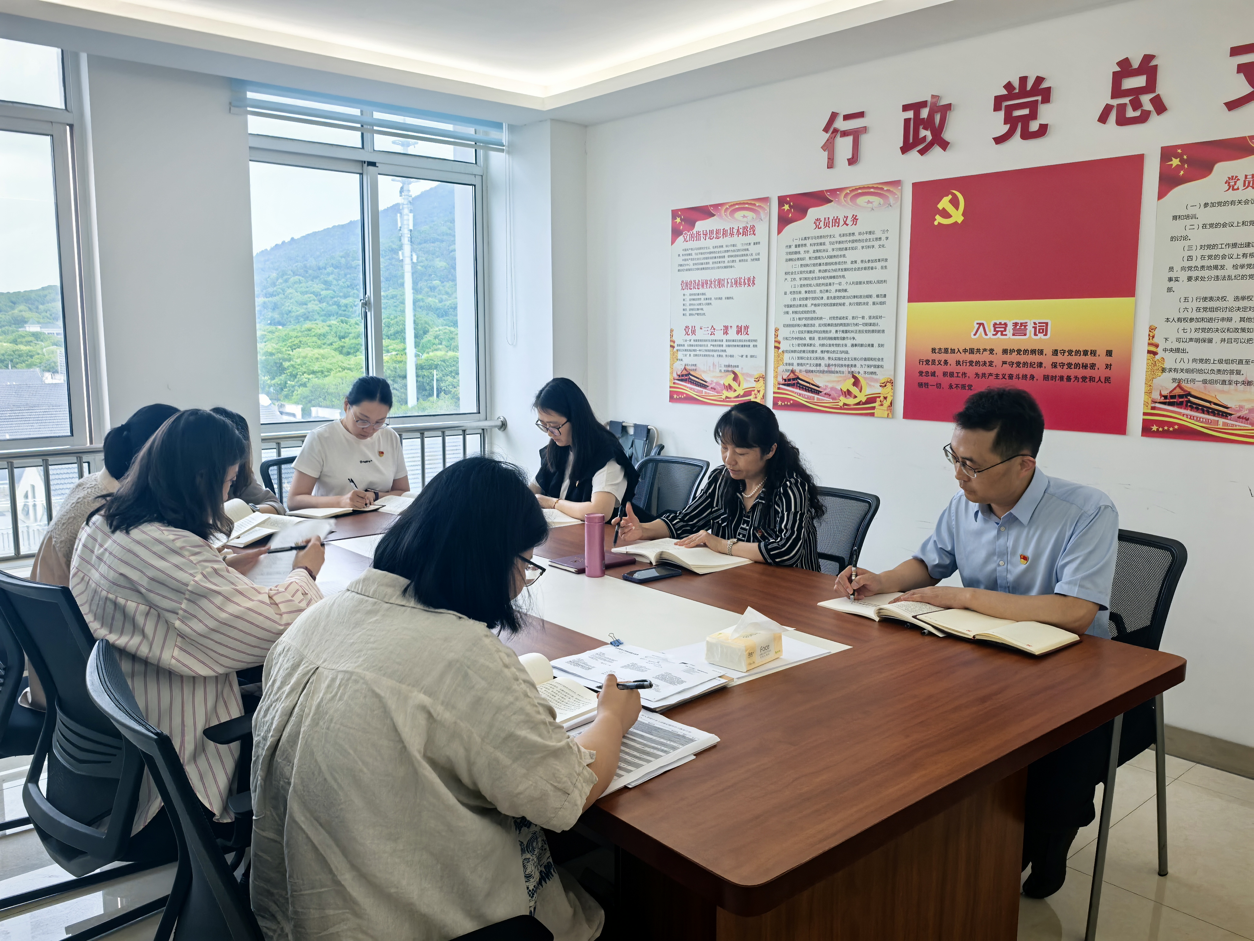 行政第二党支部开展“学理论、强业务” 学习活动